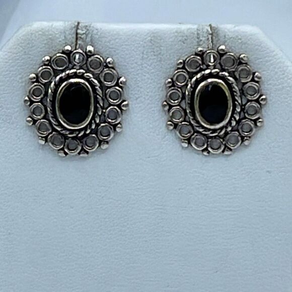 Sterling silver black onyx pierced earrings - Picture 3 of 8